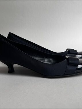 Salvatore Ferragamo Vara Navy Grosgrain Bow Pumps Kitten Heel 10 3A Italy